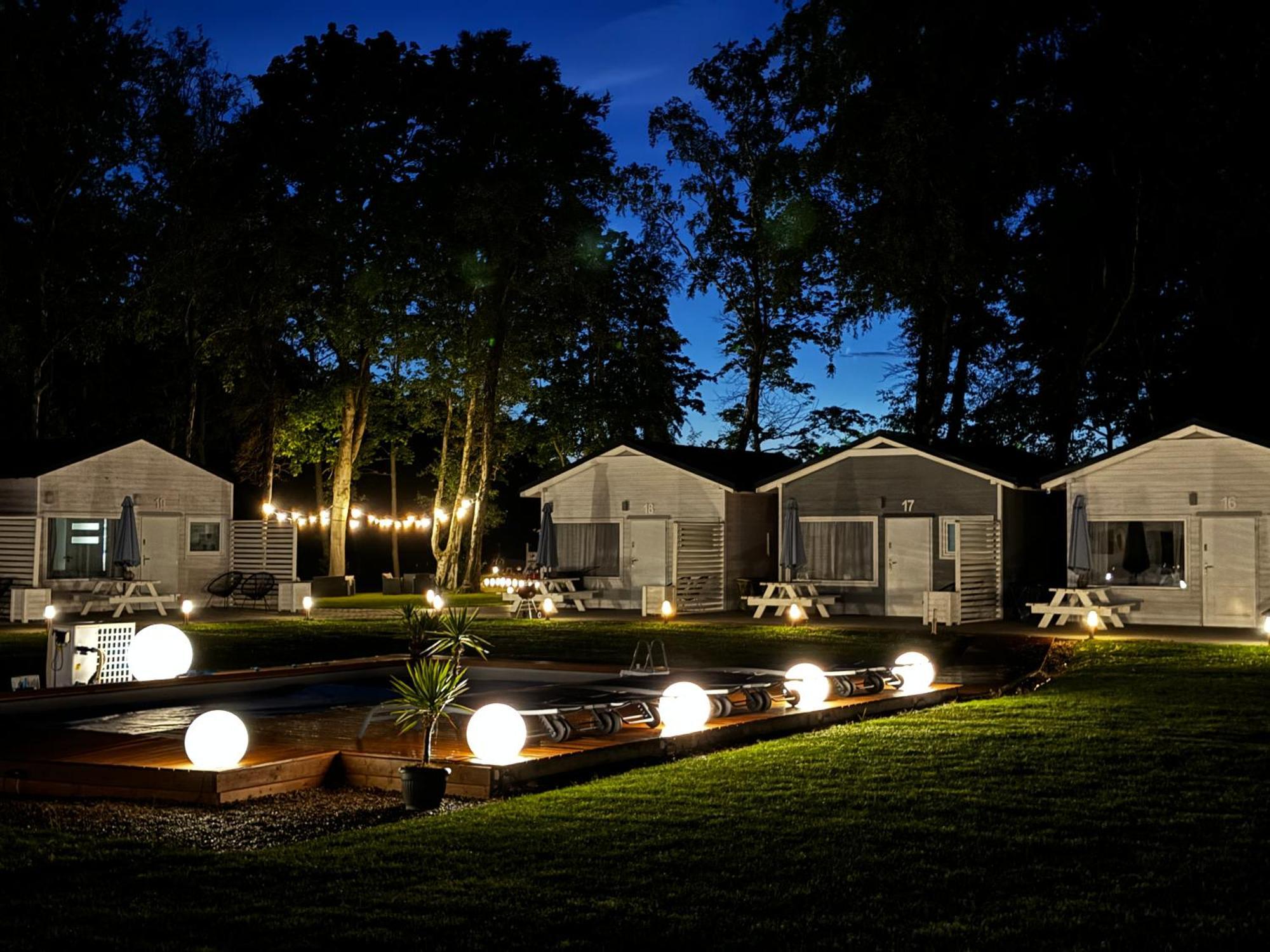 Lumi Resort Domki Letniskowe Z Podgrzewanym Basenem Rewal Exterior photo